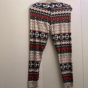 Zippered Back Patterned Leggings